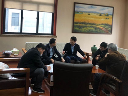 Zhang Youdai, chef adjoint du district de Keqiao, et son groupe se sont rendus à la société du groupe pour inspection et conseils.