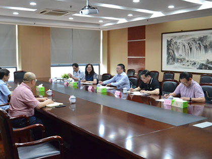 Bian Hongqing, directeur du Bureau de la fiscalité municipale de Shaoxing, et son équipe se sont rendus à la société du groupe pour des recherches et des conseils.