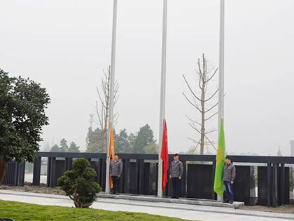 Chengbang Hi-Tech a organisé la première cérémonie de lever du drapeau